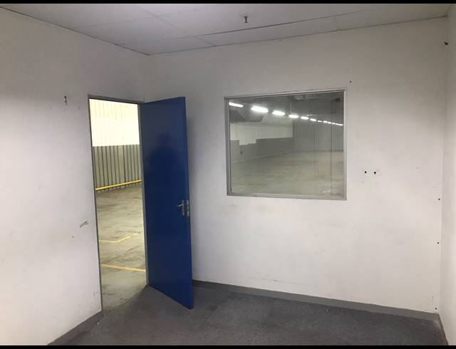918M² FACTORY TO LET IN HAMMARSDALE